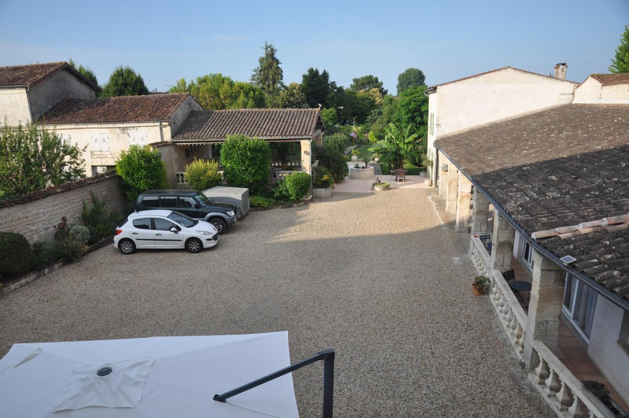 Le Hangar Saint-Jean-d'Angely Luaran gambar